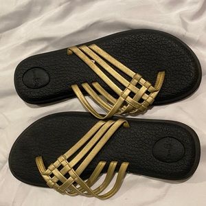women’s Sanuk flip flops